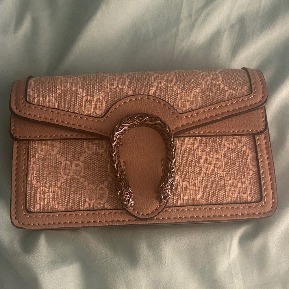 This is a Gucci Dionysus Super Mini shoulder bag .
